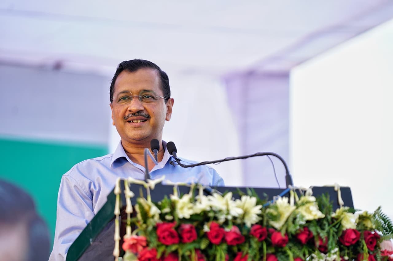 दिल्ली में ग्रीन कवर बढ़ाकर प्रदूषण पर चोट कर रही केजरीवाल सरकार, सीएम ने की पौधारोपण अभियान की शुरूआत