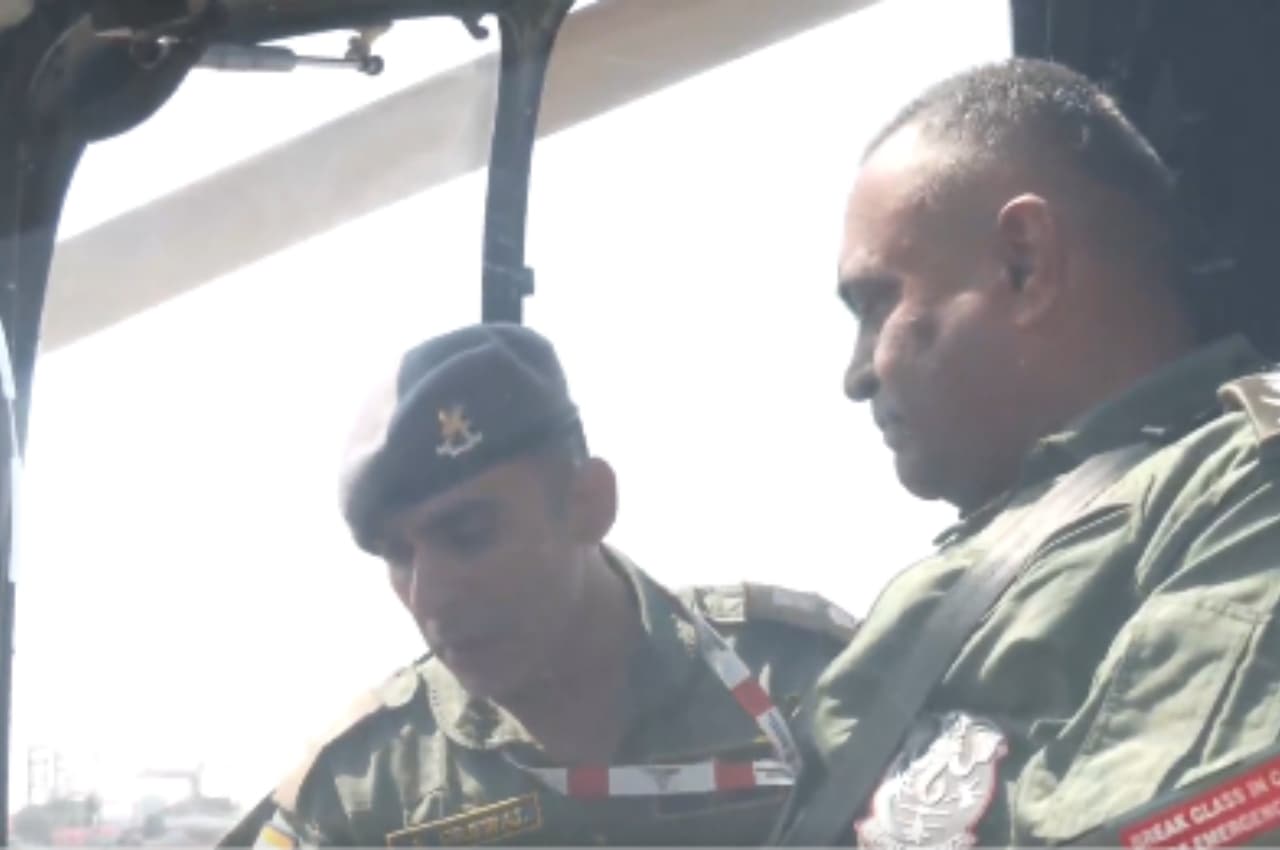 Aero India 2023: सेना प्रमुख जनरल मनोज पांडे ने लाइट कॉम्बैट हेलीकॉप्टर से भरी उड़ान, देखें वीडियो
