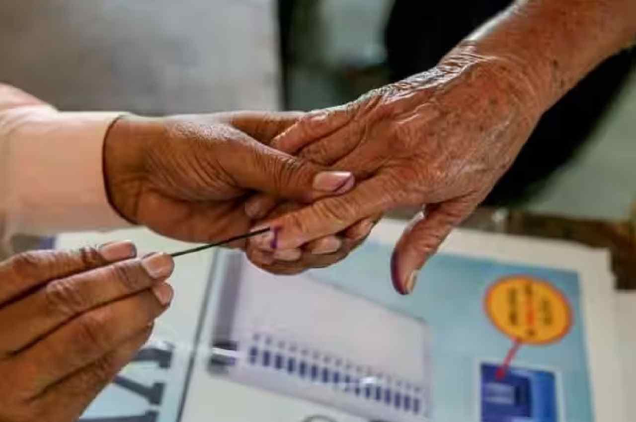 Assembly By-Elections 2023: कड़ी सुरक्षा के बीच तमिलनाडु, बंगाल, झारखंड और अरुणाचल में वोटिंग जारी