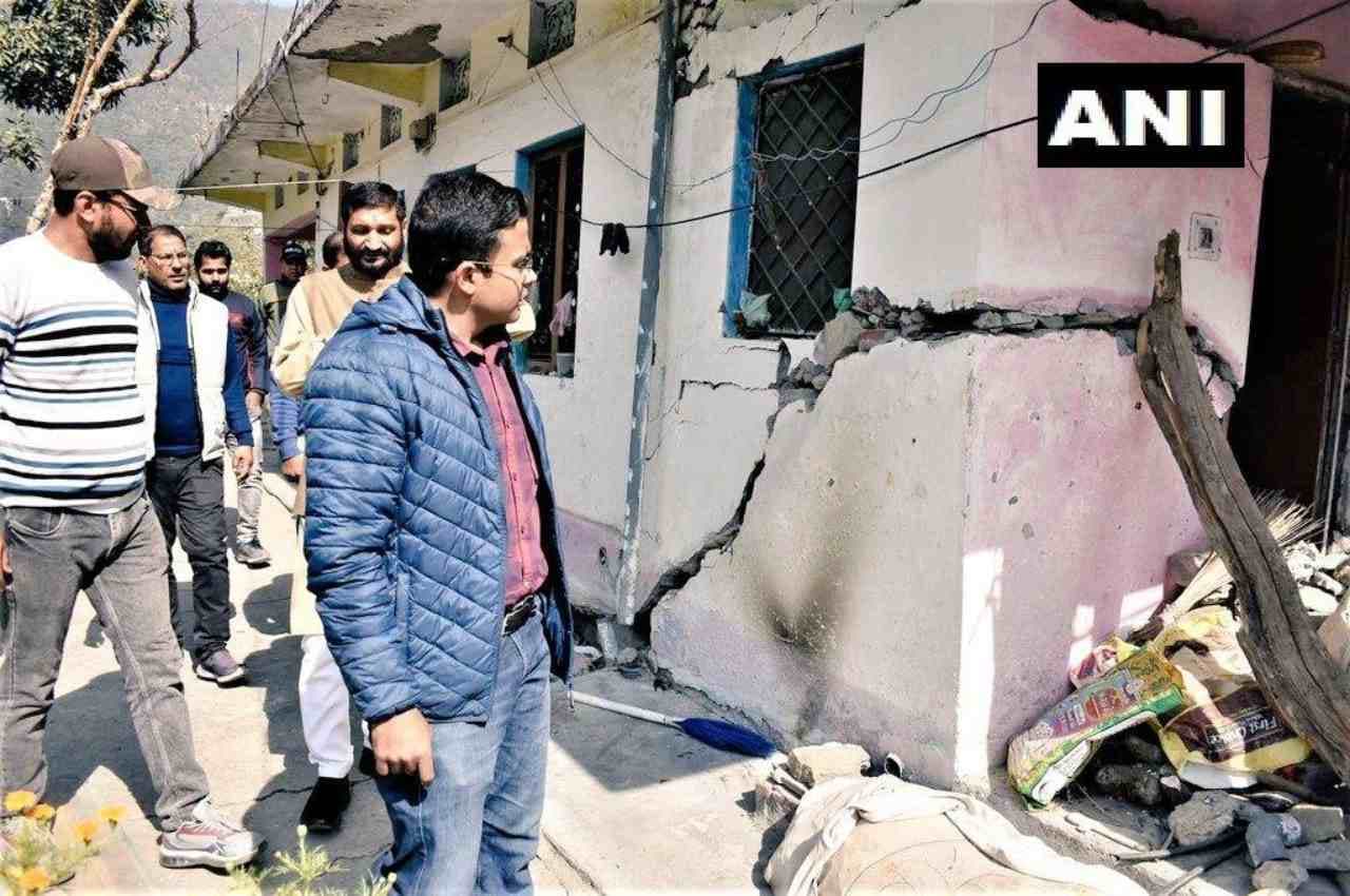 Badrinath Highway: चार धाम यात्रा से पहले बद्रीनाथ हाईवे में आई बड़ी दरारें, 10 KM का क्षेत्र प्रभावित