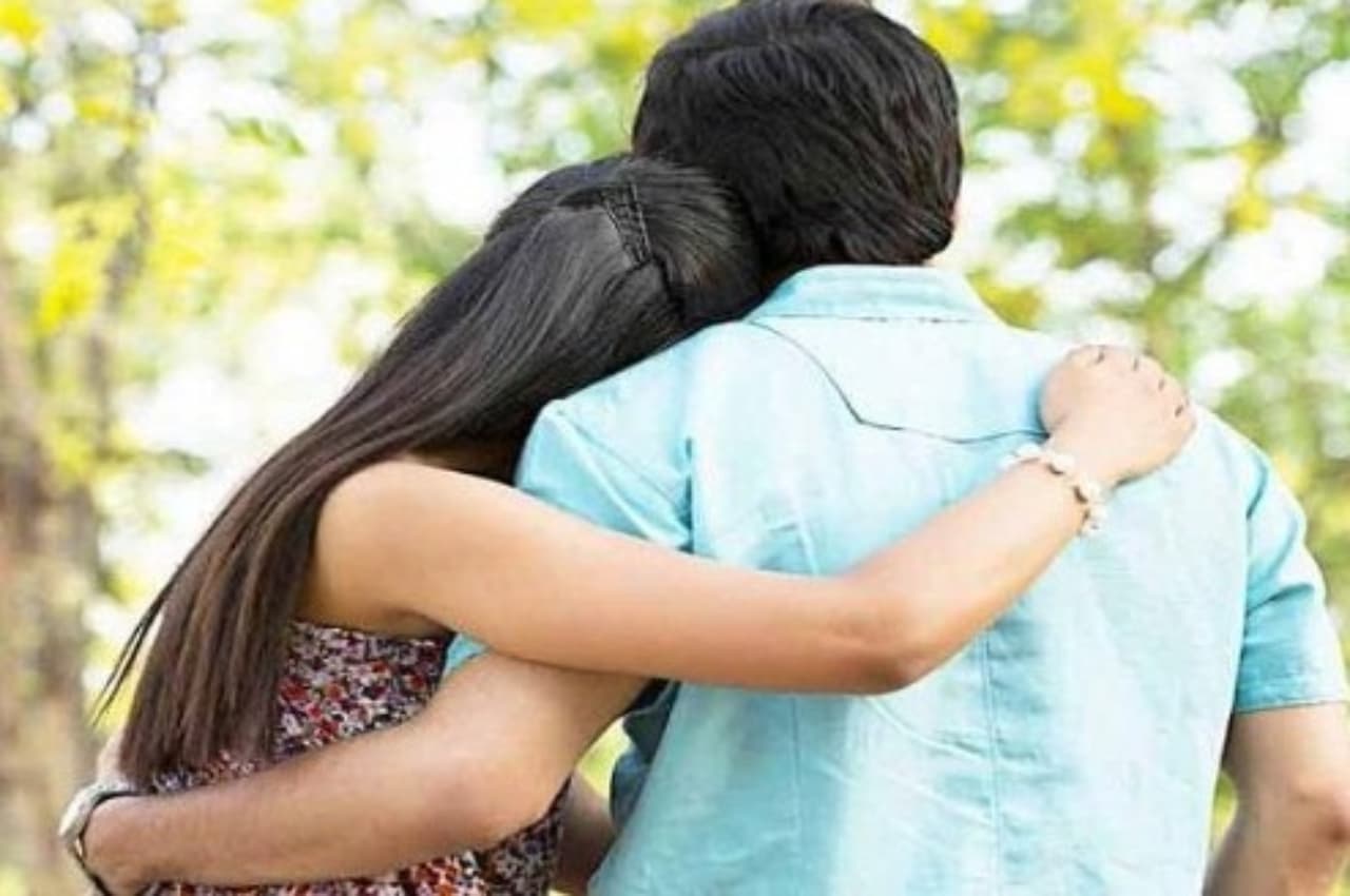 PM आवास योजना का पैसा लेकर प्रेमियों के साथ फरार हुई पत्नियां, अब बाराबंकी के 4 पतियों ने लगाई ये गुहार