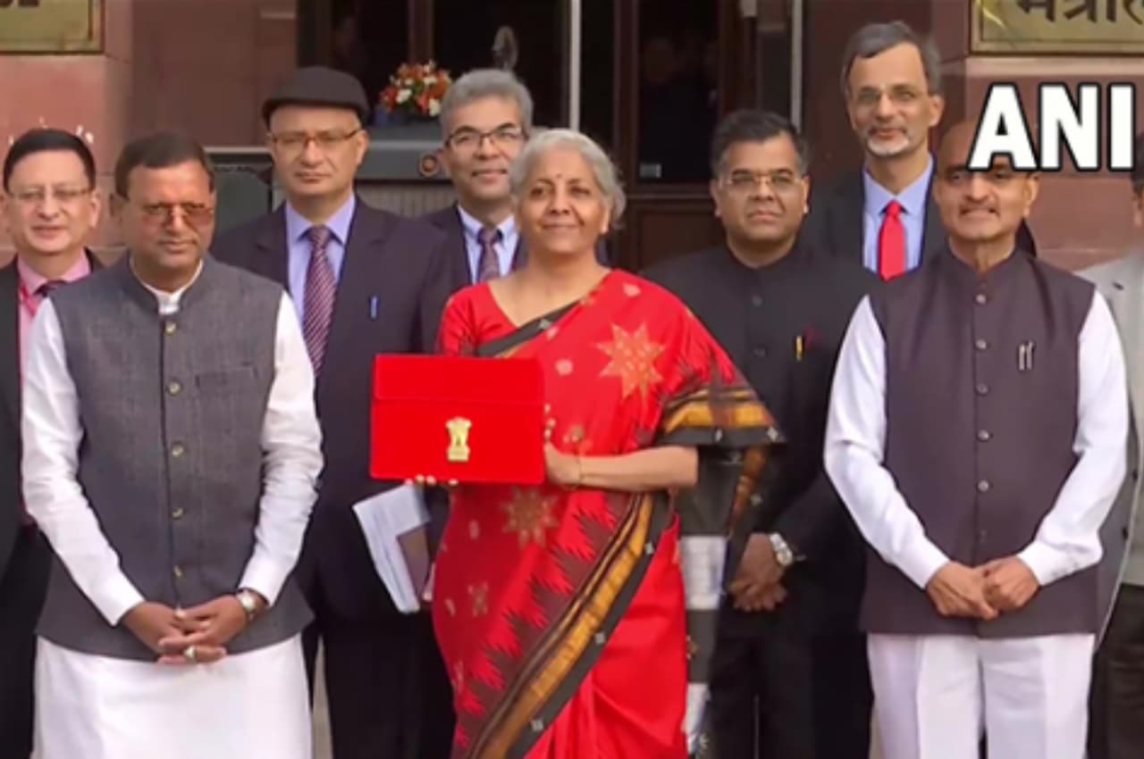Budget 2023: इस टीम ने तैयार किया बजट, 10 दिन घर-परिवार से रहते हैं दूर
