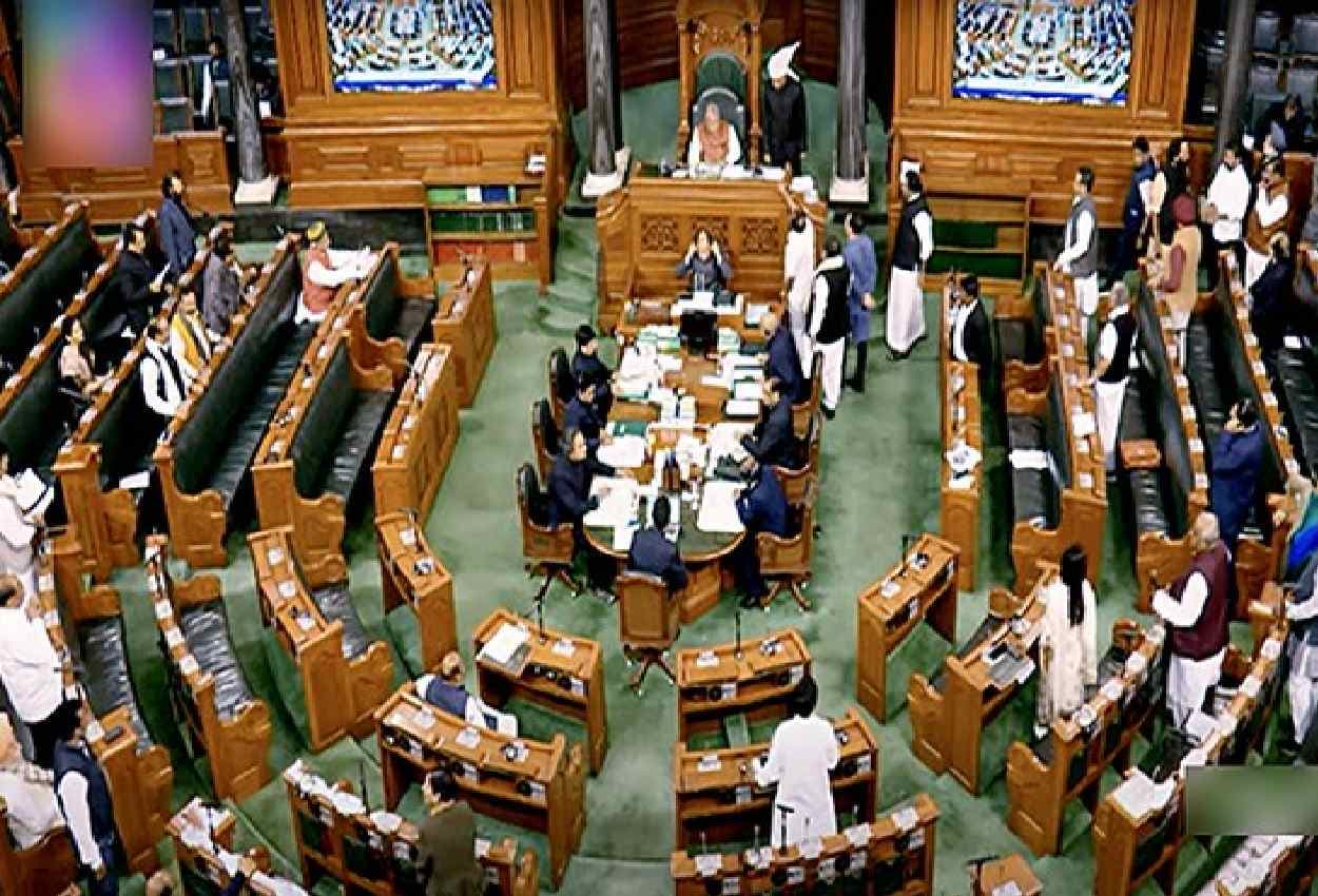 Budget Session: अडाणी मुद्दे पर संसद में हंगामा, लोकसभा और राज्यसभा दोपहर 12 बजे तक के लिए स्थगित