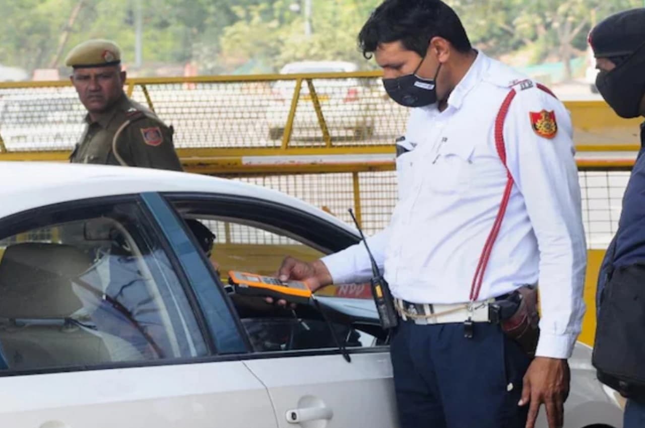 New Traffic Rule: सरकार ने जारी किए नए ट्रैफिक नियम, ट्रैफिक पुलिस नहीं रोक पाएगी आपकी गाड़ी!