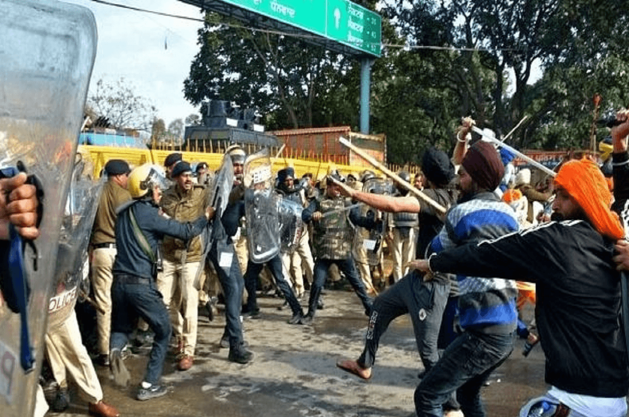Chandigarh Violence: प्रदर्शनकारियों ने पुलिस से लूटे टियर गैस के गोले, खालिस्तान के समर्थन में लगाए नारे