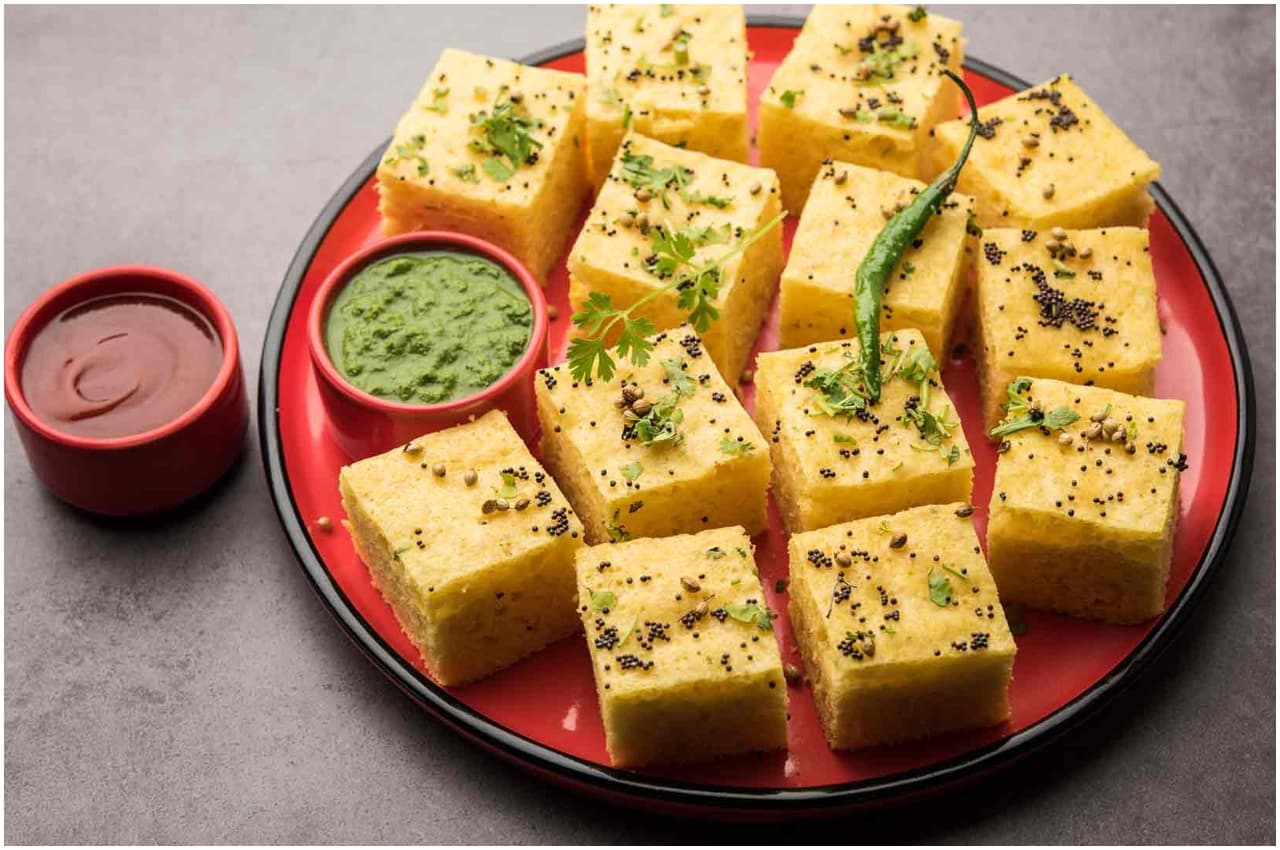 Dhokla Recipe: इस रेसिपी से बनाए खट्टा-मीठा ढोकला, शौकिनों की हो जाएगी बल्ले-बल्ले