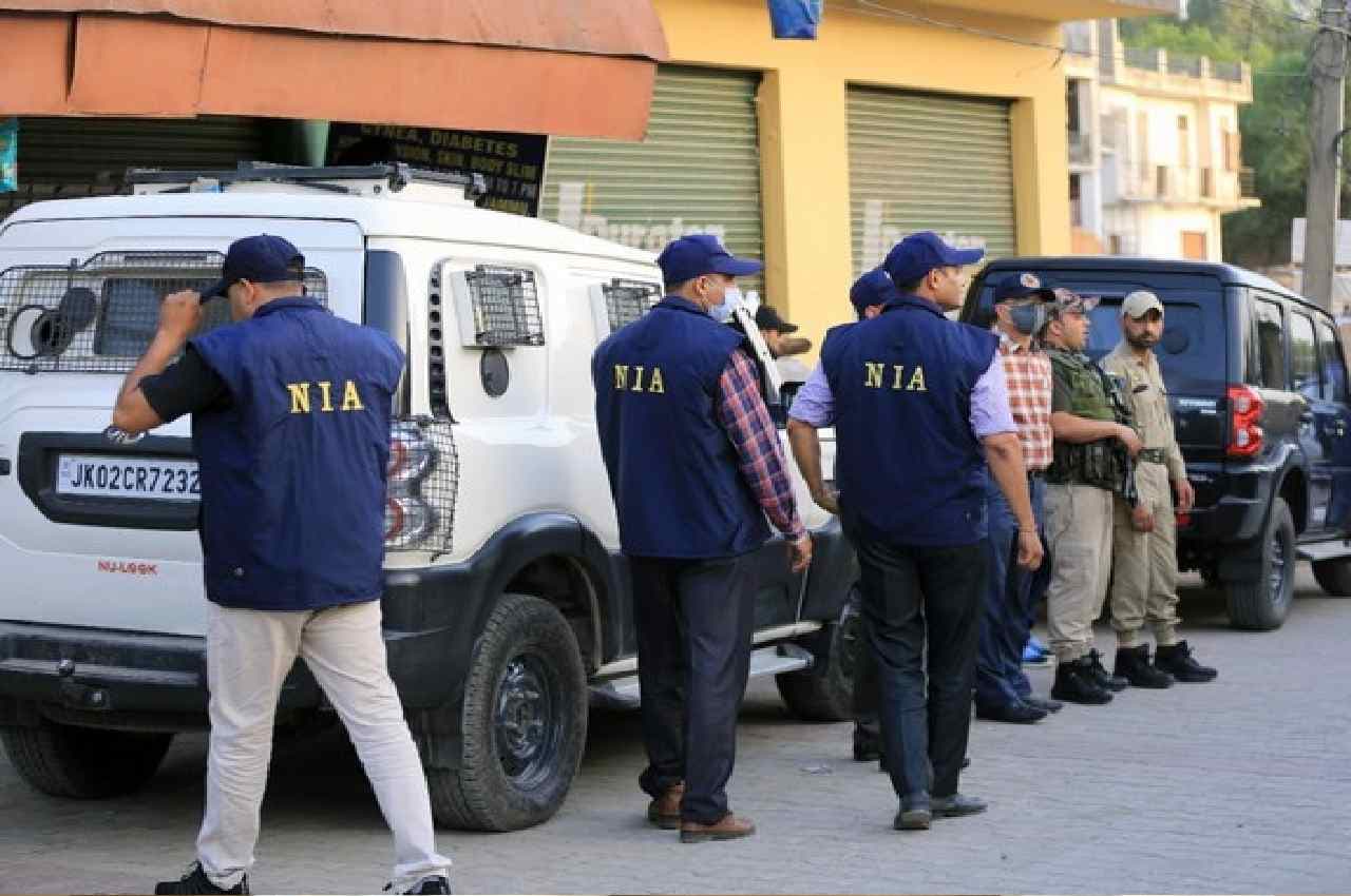 Gujarat NIA Raids: गांधीधाम में गैंगस्टर लॉरेंस बिश्नोई के करीबी के ठिकानों पर NIA ने छापेमारी की