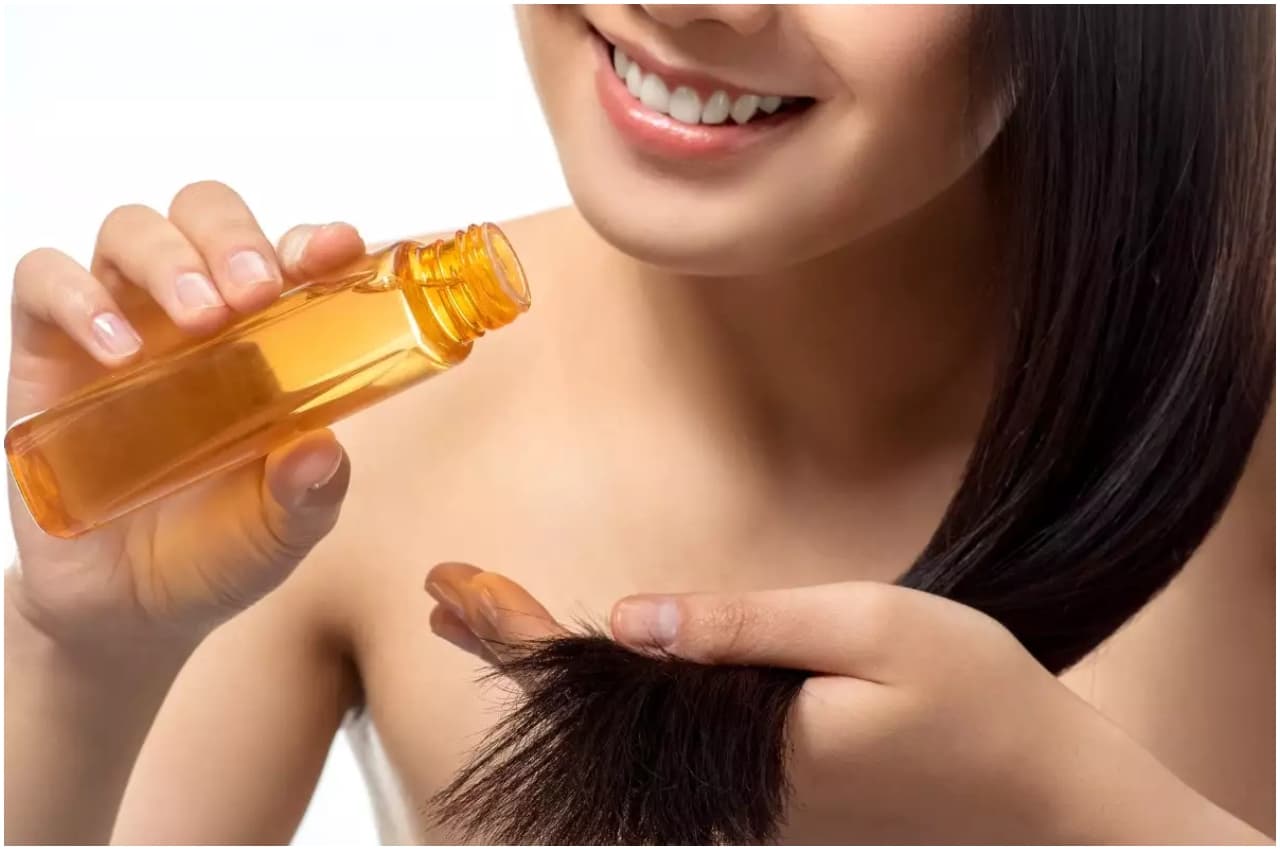 Hair Oil: मजबूत-घने बालों के लिए अपनाएं ये हेयर ऑयल, मिलेगा गजब का फायदा