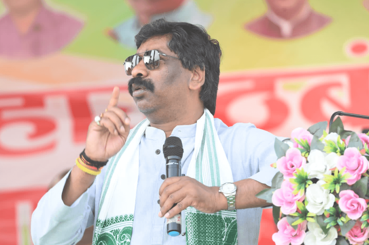 'पैसा जमीन में गाड़ दो, बैंक में मत रखना....' झारखंड के सीएम हेमंत सोरेन ने दिया अजीब बयान