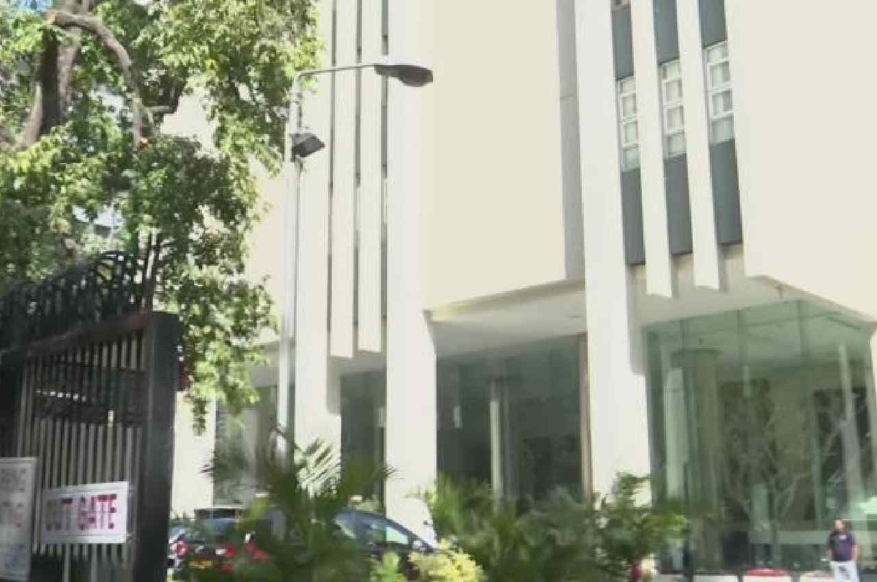 IT Raids: BBC के दिल्ली और मुंबई के दफ्तरों में इनकम टैक्स की रेड, कांग्रेस बोली- अघोषित आपातकाल