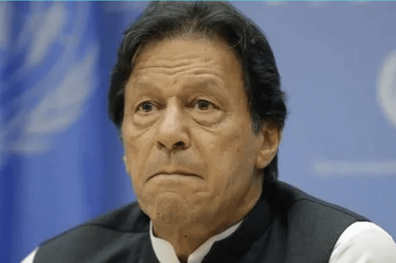 Imran Khan News: पाकिस्तान में इमरान के घर पुलिस एक्शन किसी भी वक्त, 40 आतंकियों को सौंपने का अल्टीमेटम खत्म