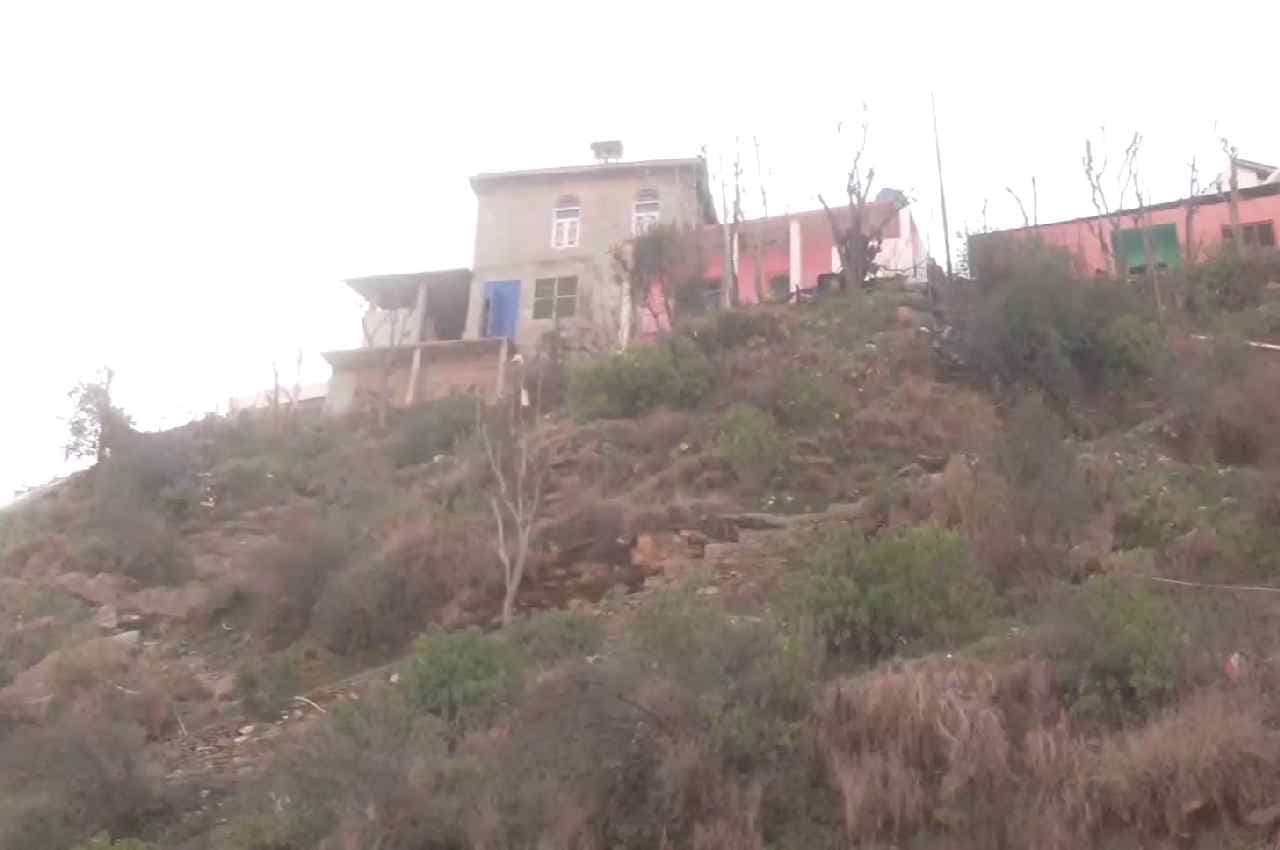 Jammu Kashmir: जम्मू के डोडा में जोशीमठ जैसा संकट; 21 घरों में दरारें, प्रशासन ने 300 लोगों को सुरक्षित जगहों पर पहुंचाया