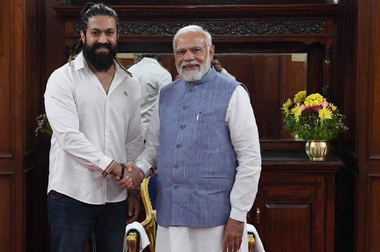 PM Modi Karnataka Visit: जब KGF के एक्टर यश से पीएम मोदी की हुई मुलाकात, देखें तस्वीरें