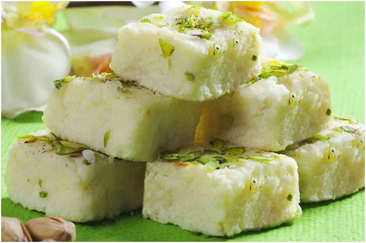 Kalaknad Recipe: होली पर मिनटों में बनाएं कलाकंद, ये रही आसान विधि