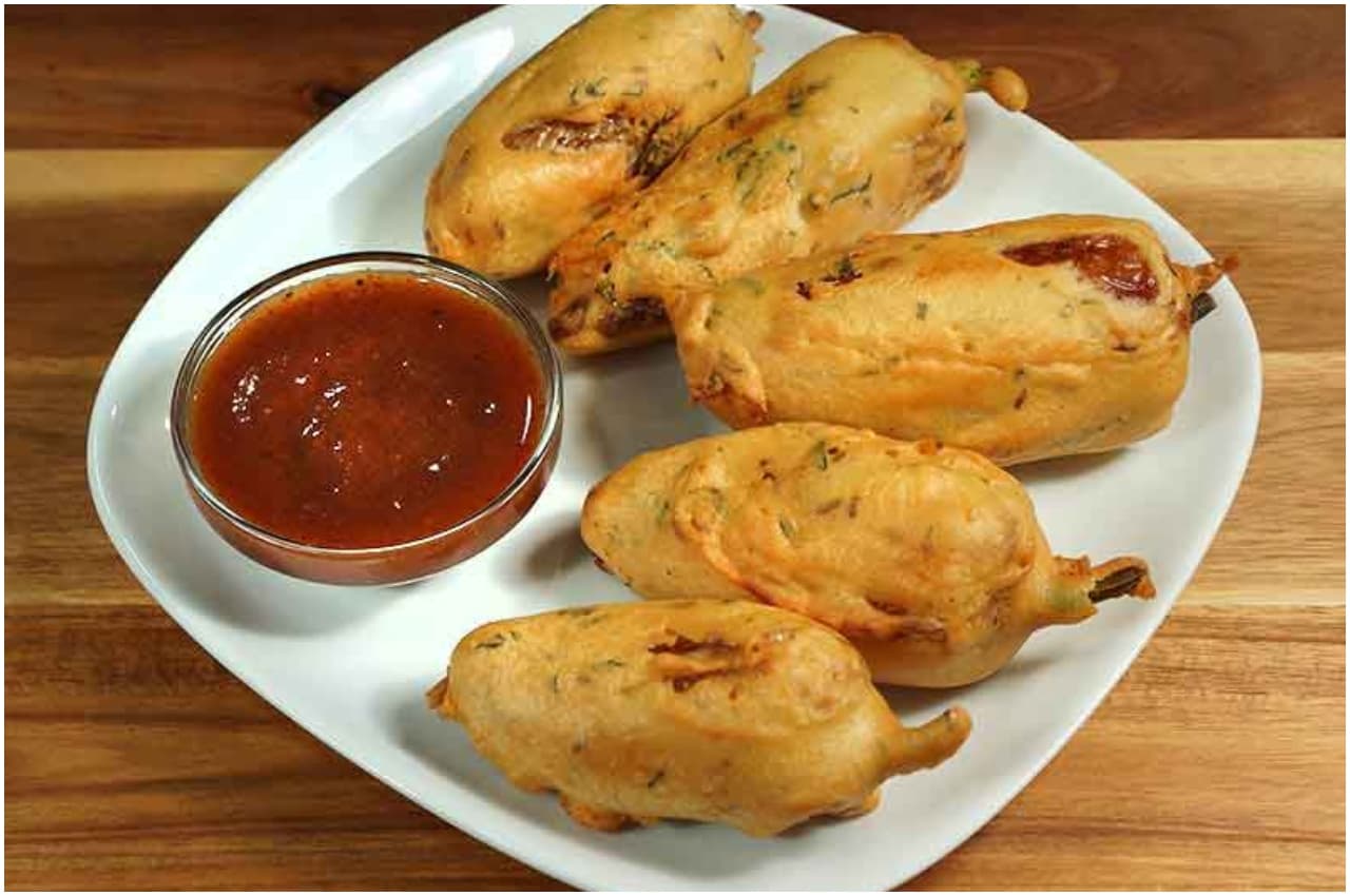 Mirchi Bada Recipe: तीखे के शौकीन हैं तो खाएं जोधपुर का स्पेशल मिर्ची बडा, इस रेसिपी से बनाएंगे तो मिनटों में हो जाएगा तैयार