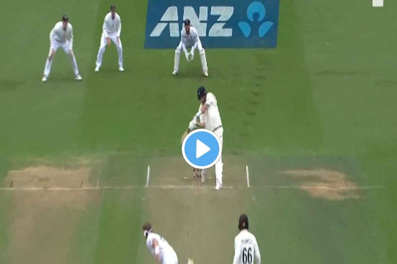 NZ vs ENG: Tim Southee ने खड़े-खड़े जड़ दिया गगनचुंबी छक्का, MS Dhoni के रिकॉर्ड की कर दी बराबरी, देखें वीडियो