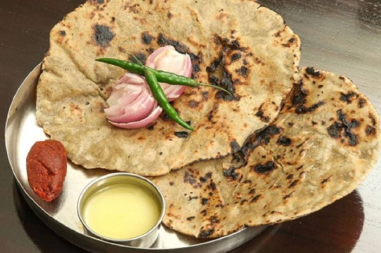 Healthy Diet: आखिरी क्यों खानी चाहिए बाजरा रोटी? ये 5 फायदे आपको हैरान कर देंगे, जानिए