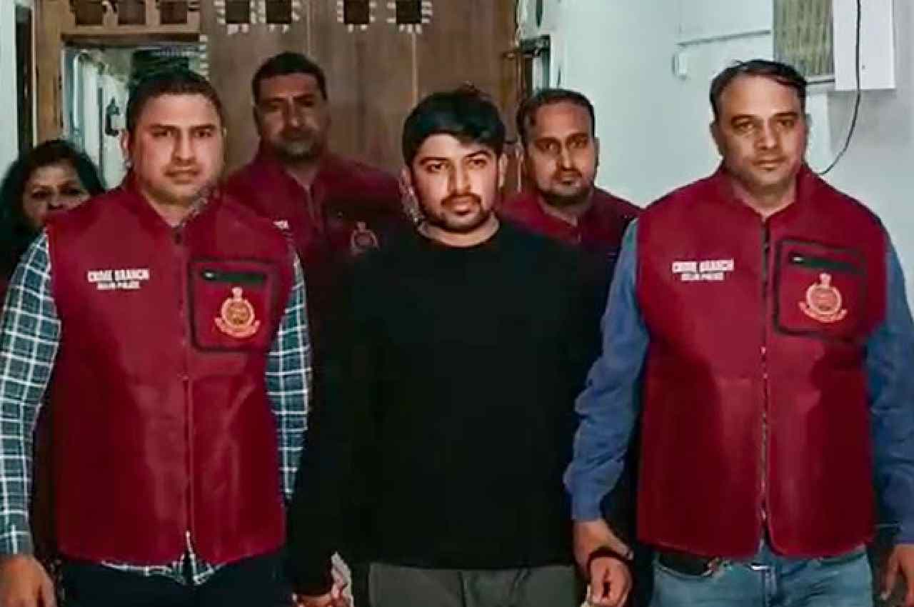 Nikki Yadav Murder Case: आरोपी साहिल की मदद के आरोप में पिता समेत भाई और दोस्त गिरफ्तार, इनमें कांस्टेबल भी शामिल