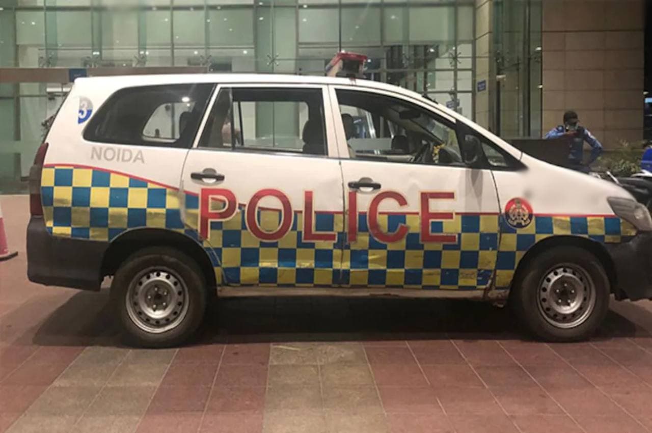 Noida: परीक्षा केंद्र से 12 किमी पहले खराब हुआ ऑटोरिक्शा, 6 छात्रों के लिए ऐसे मददगार बने दो पुलिसवाले
