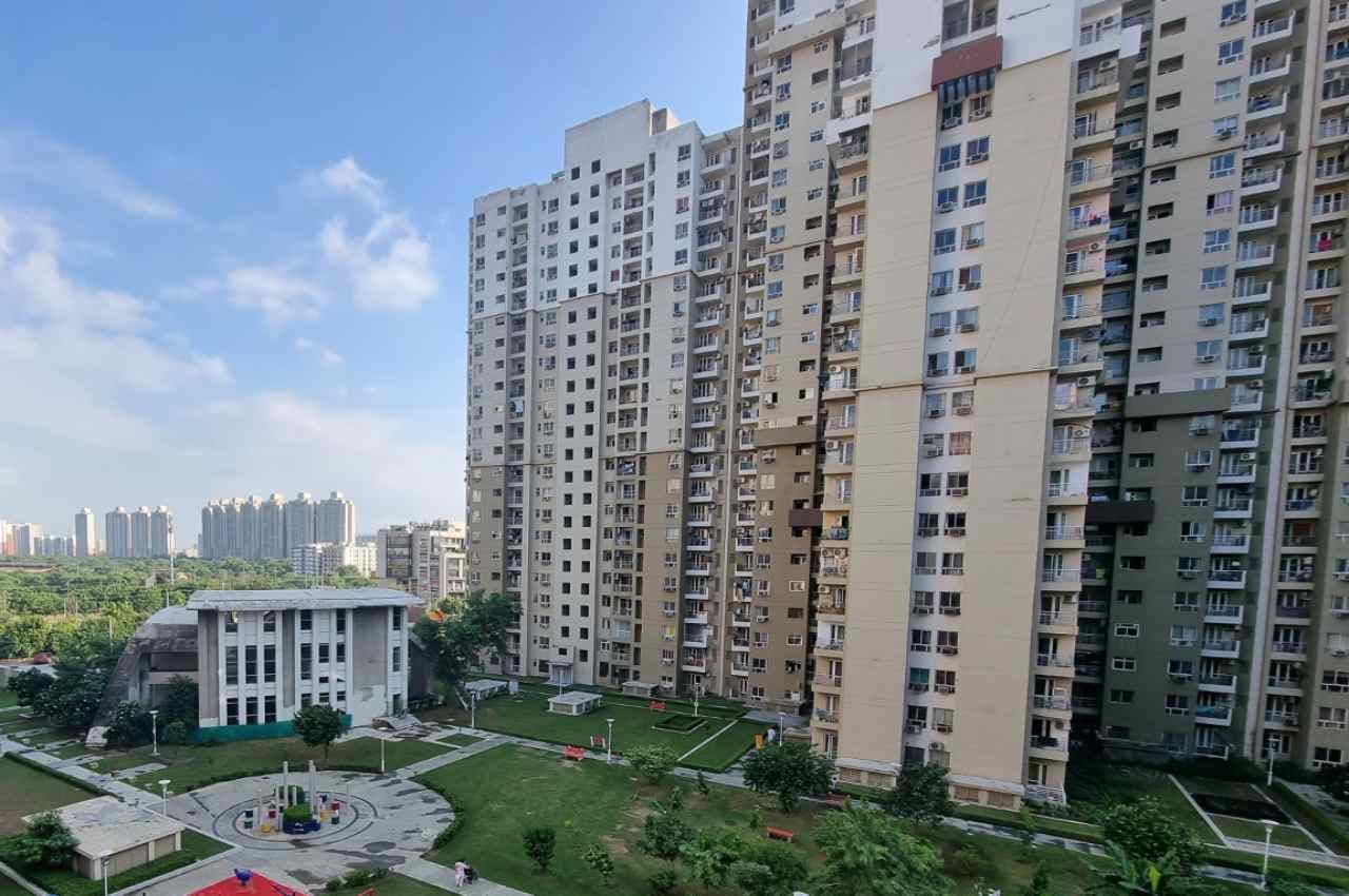 Noida News: सोसायटी वालों ने अपनी नौकरानियों के लिए बनाए 'इज्जतघर', पूरे शहर के लिए बनी मिसाल