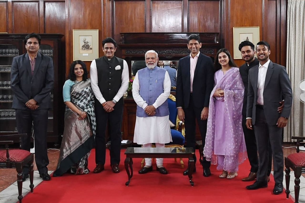 PM Modi Karnataka Visit: पीएम मोदी से मिले टीम इंडिया के स्टार प्लेयर्स, देखें तस्वीरें