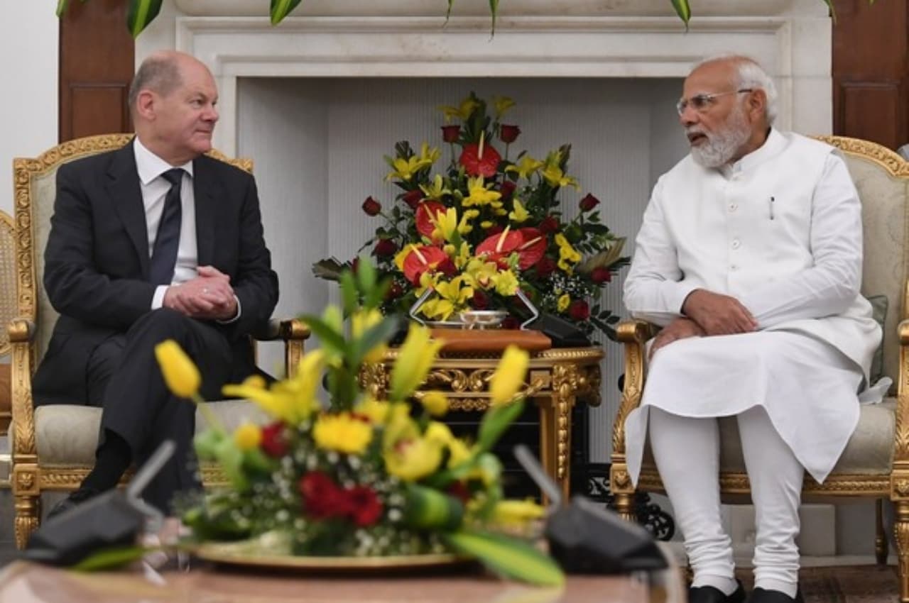 पीएम नरेंद्र मोदी ने दिल्ली के हैदराबाद हाउस में जर्मन चांसलर ओलाफ शोल्ज से बातचीत की, द्विपक्षीय संबंधों को मजबूत करने पर दिया जोर