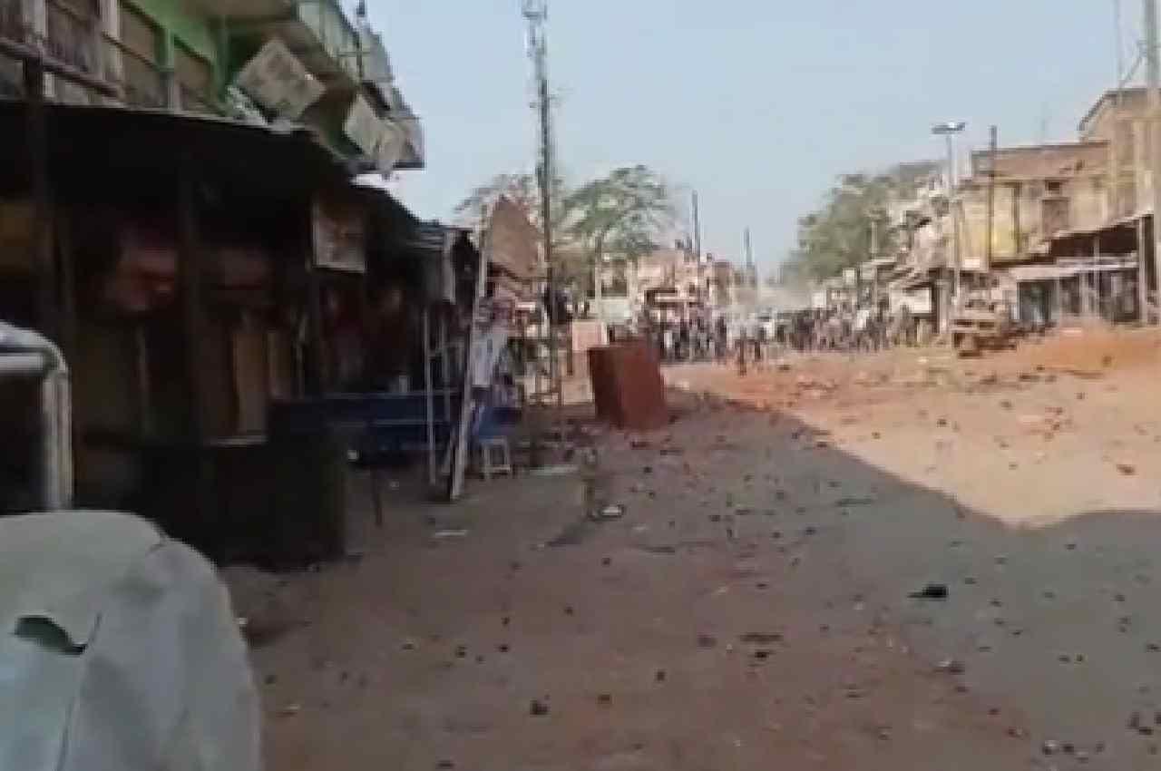 Palamu Clash VIDEO: महाशिवरात्रि की तैयारियों को लेकर झारखंड के पलामू में झड़प, धारा 144 लागू