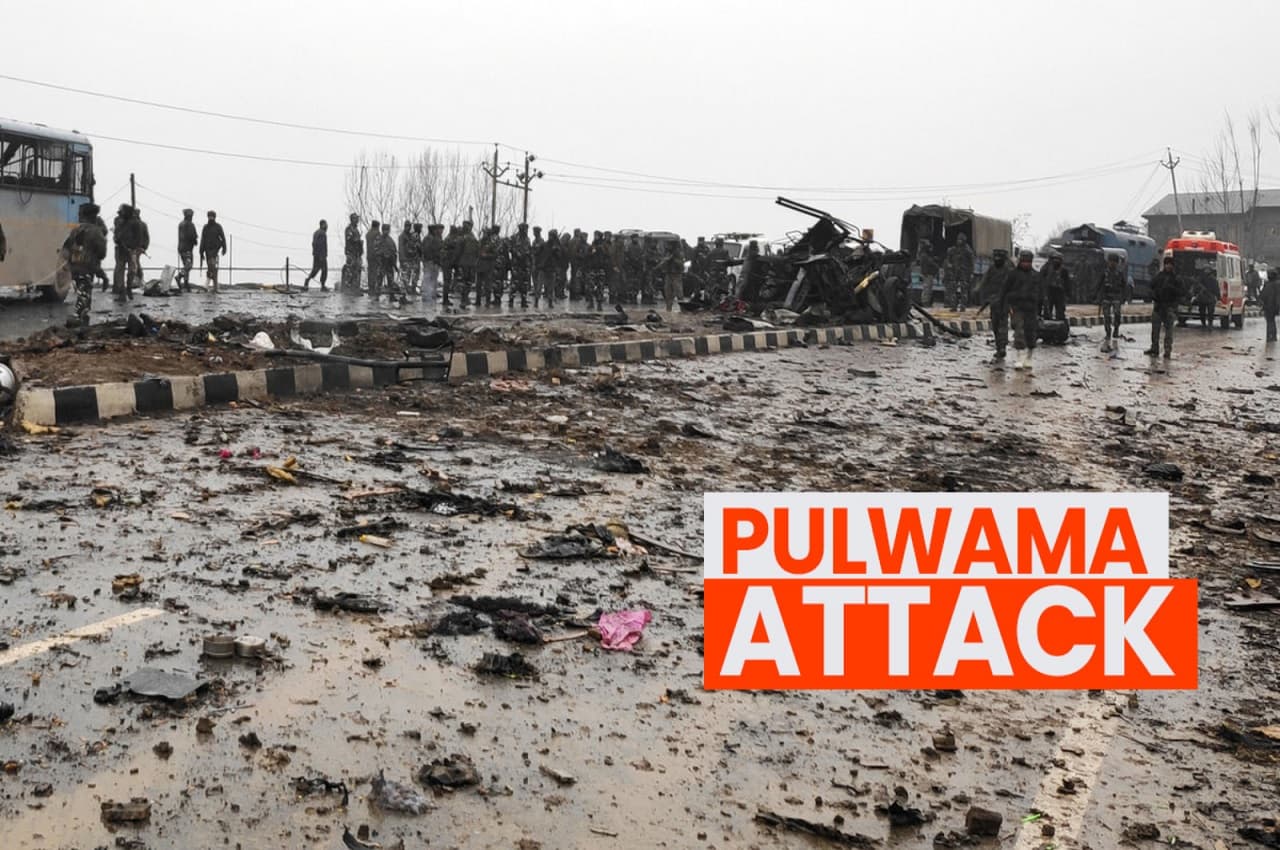Pulwama Terror Attack Anniversary: पुलवामा हमले की चौथी बरसी आज, देश नम आंखों से अपने वीर सपूतों को दे रहा है श्रद्धांजलि