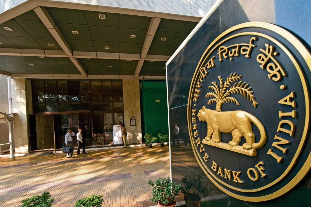 RBI Monetary Policy: आज से RBI की MPC की तीन दिवसीय बैठक, फिर से बढ़ सकती है आपकी EMI