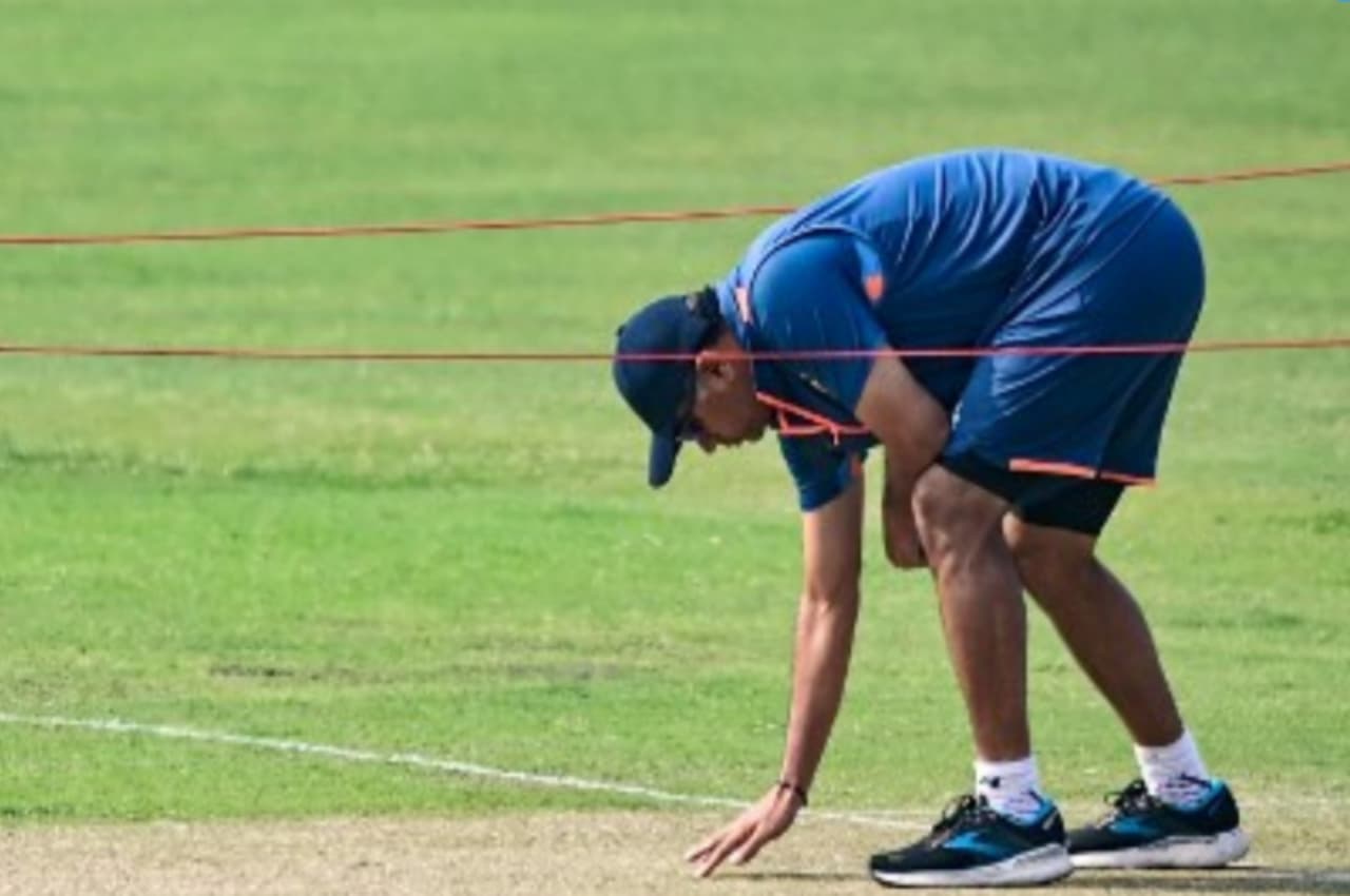 IND vs AUS 1st Test: नागपुर की पिच देख भड़के राहुल द्रविड़, क्यूरेटर से कहा नई पिच तैयार करो