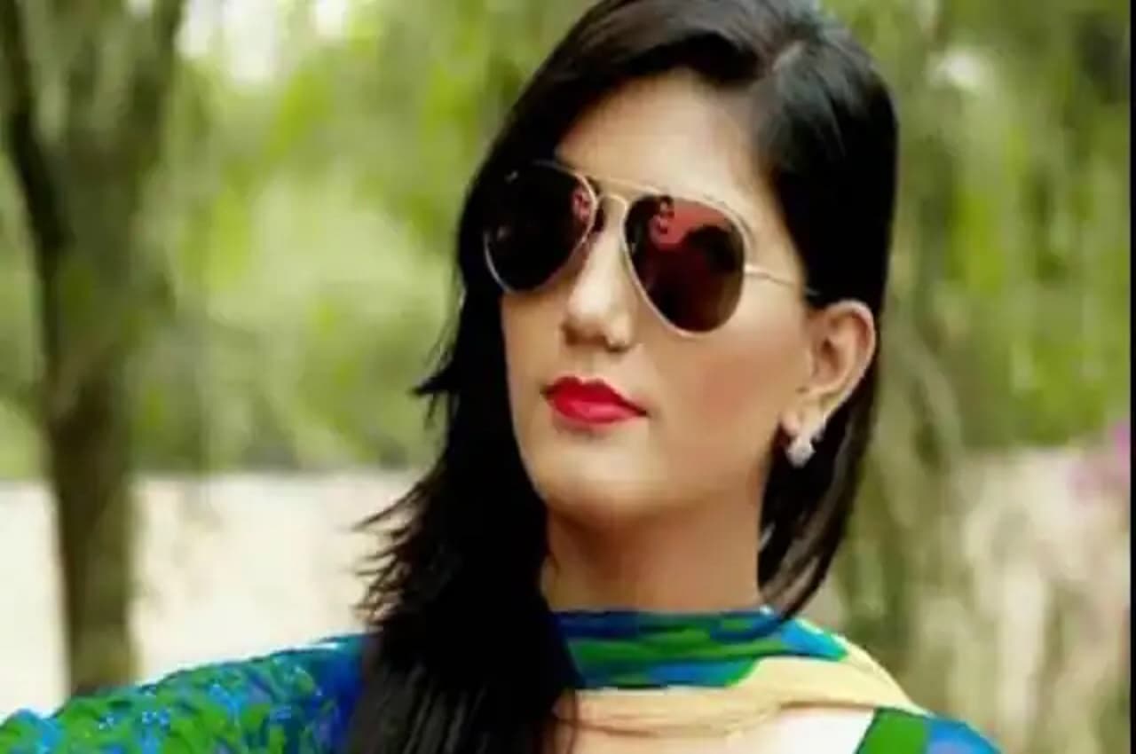 Sapna Controversies: सपना चौधरी ने लटके झटकों से खूब दिल जीते, लेकिन तोड़े भी बहुत! देसी क्वीन का नया कांड आया सामने