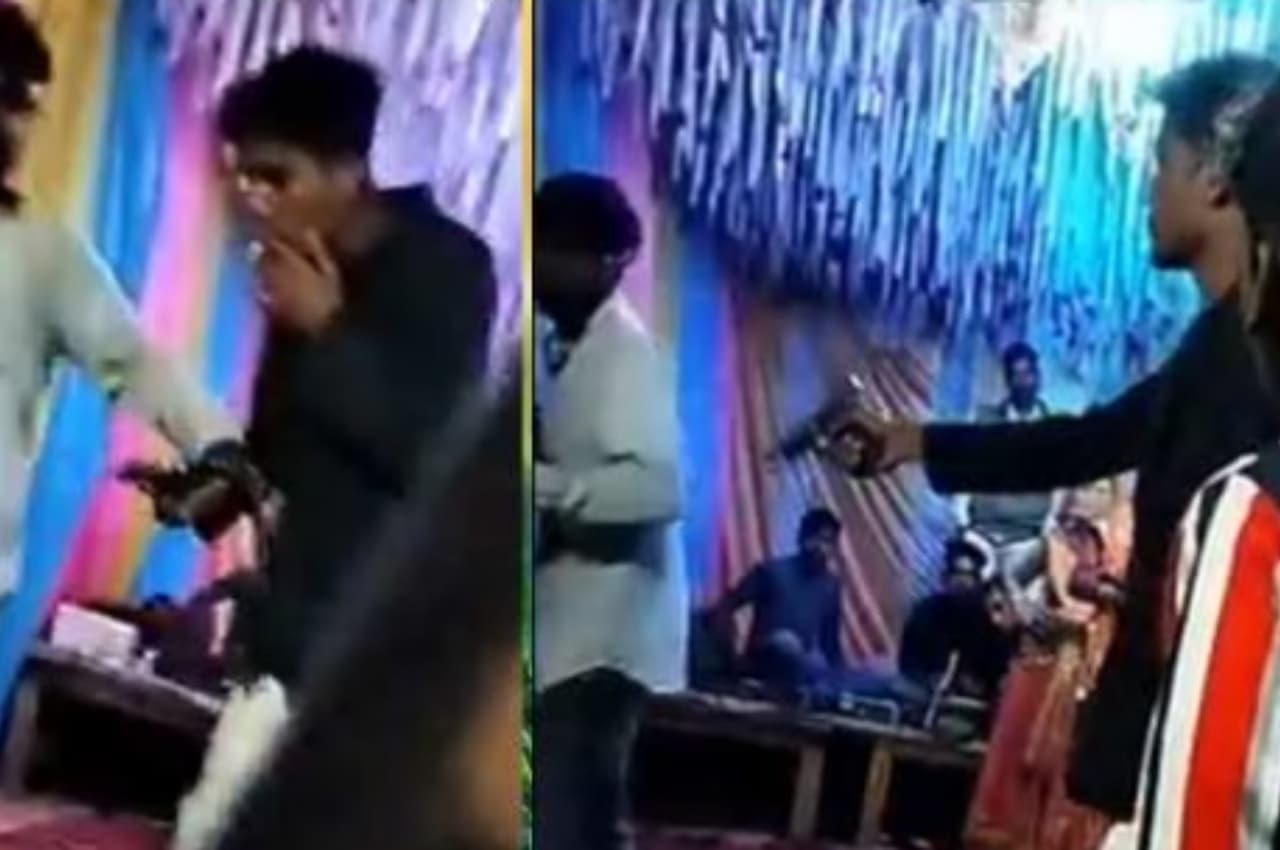 धीरेंद्र शास्त्री के भाई की दबंगई! हाथ में तमंचा, मुंह में सिगरेट...बारातियों के साथ मारपीट का आरोप, जांच में जुटी पुलिस