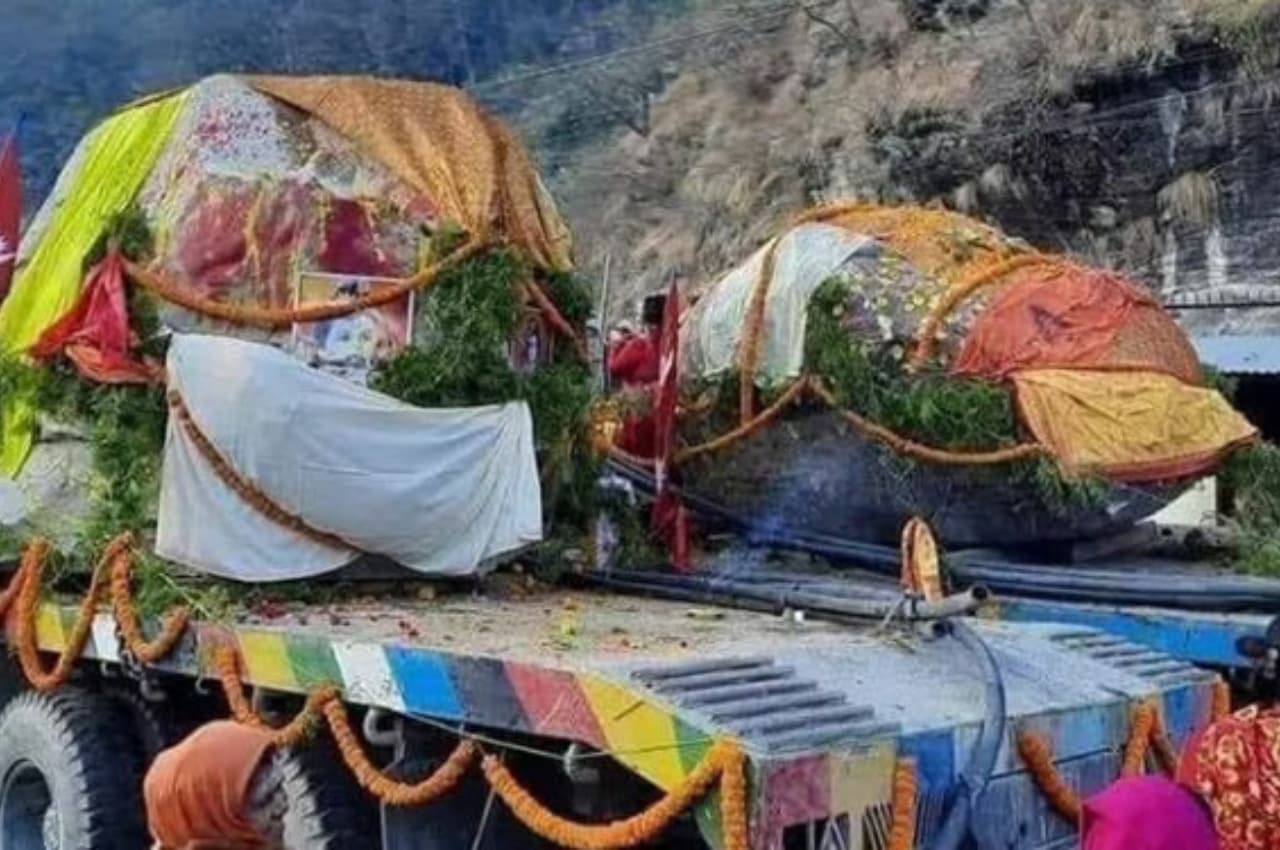Shaligram Rocks: नेपाल से अयोध्या पहुंची शालिग्राम शिलाएं, भगवान राम की मूर्ति बनाने में होगी इस्तेमाल