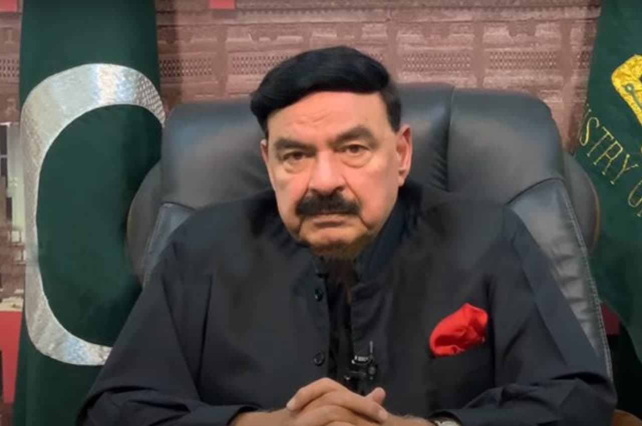 Pakistan Politics: पाकिस्तान के पूर्व गृह मंत्री शेख अहमद गिरफ्तार, बोले- 100-200 पुलिस मेरे घर में घुसी, मारपीट की