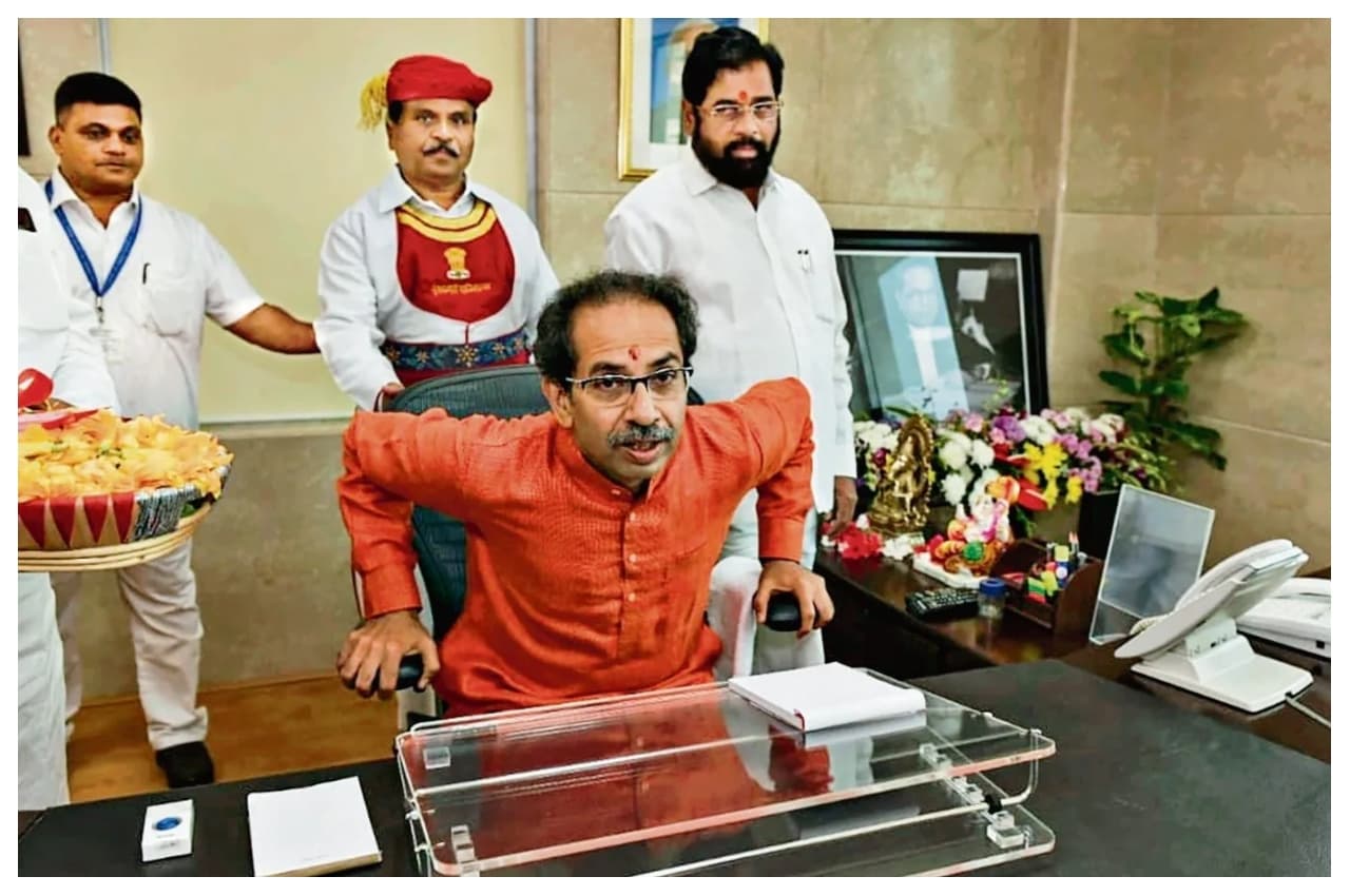 Shiv Sena Symbol Controversy: फैसले के खिलाफ सुप्रीम कोर्ट जाएंगे उद्धव ठाकरे, राउत बोले- बेईमान लोगों का गुट कर रहा सौदेबाजी
