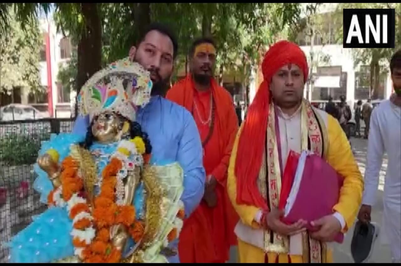 Shri Krishna Janmabhoomi Case: मथुरा कोर्ट में हाजिर हुए 'भगवान', न्याय अधिकारी बोले- हमने मान लिया आप आए हैं  