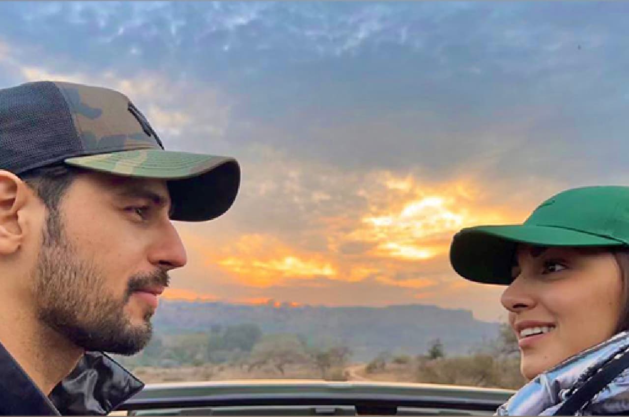 Sidharth-Kiara Marriage: सिद्धार्थ और कियारा का Wikipedia पर बदला मैरिटल स्टेटस, जानें सिद्धार्थ ने किस रंग की पहनी थी शेरवानी