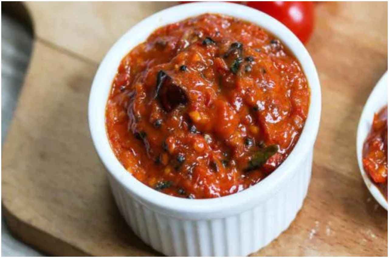 Tamatar Ki Chutney: 10 मिनट में बनाएं टमाटर की खट्टी-मीठी चटनी, बढे़गा खाने का स्वाद