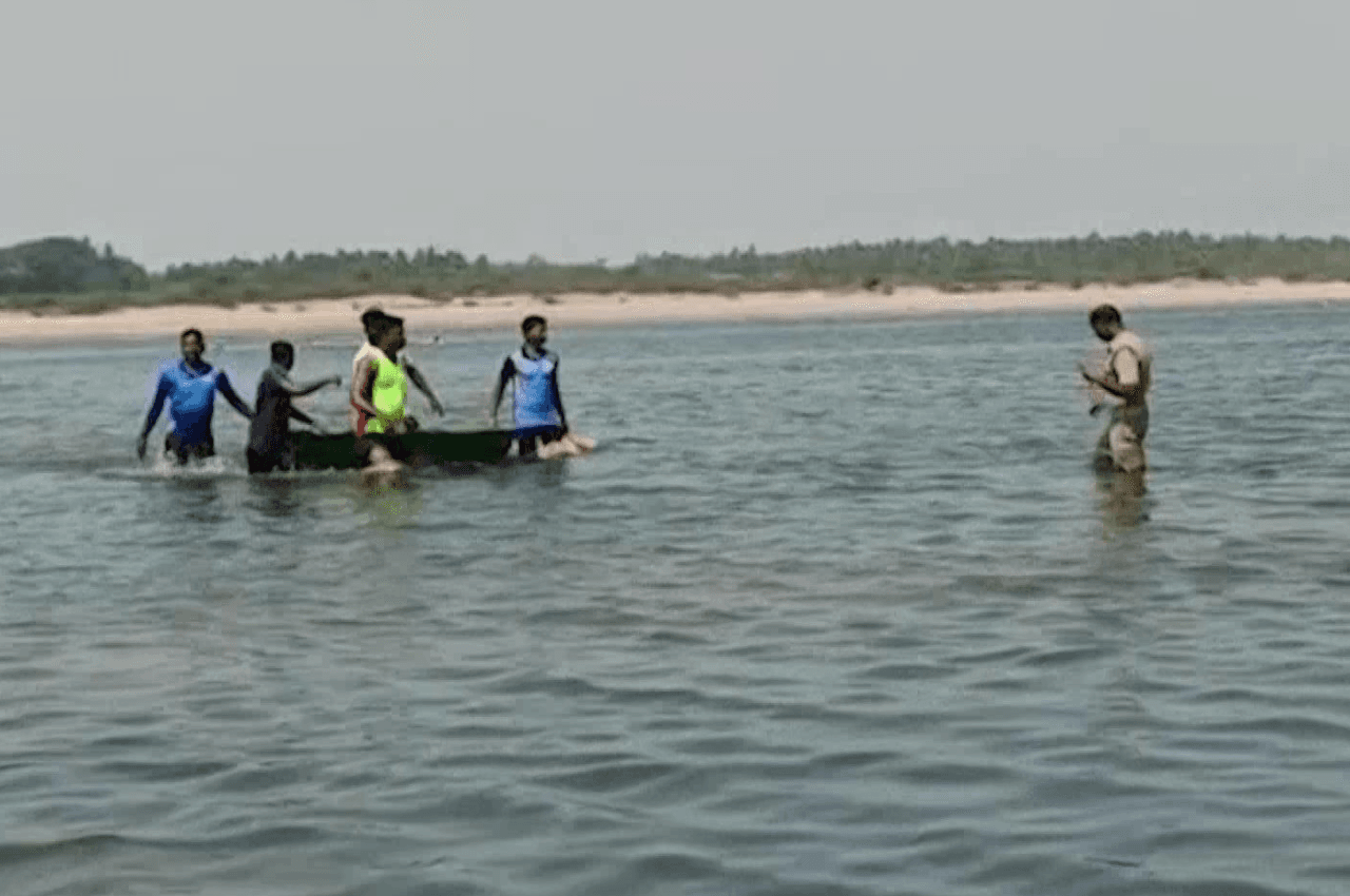Tamil Nadu: कावेरी नदी में डूबने से 4 छात्राओं की मौत, फुटबॉल प्रतियोगिता में हिस्सा लेने के बाद नदी किनारे पहुंची थीं