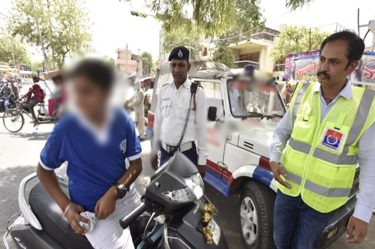 Traffic Rules: नाबालिगों के वाहन चलाने पर 47 पेरेंट्स पर केस दर्ज, जानें पुलिस ने क्यों उठाया ये सख्त कदम