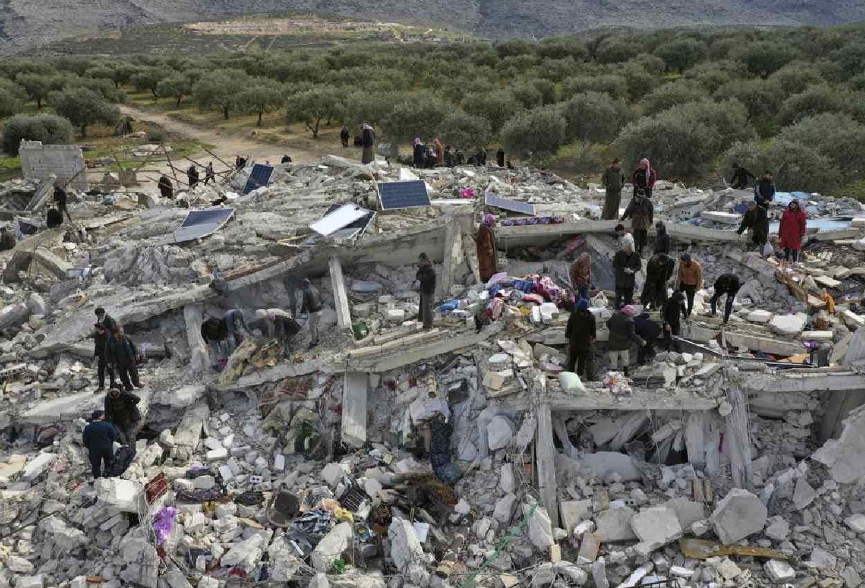 Turkey Earthquake Photos: भूकंप के बाद तुर्की-सीरिया में लाशों का ढेर, तबाही का मंजर देख रूह कांप जाएगी
