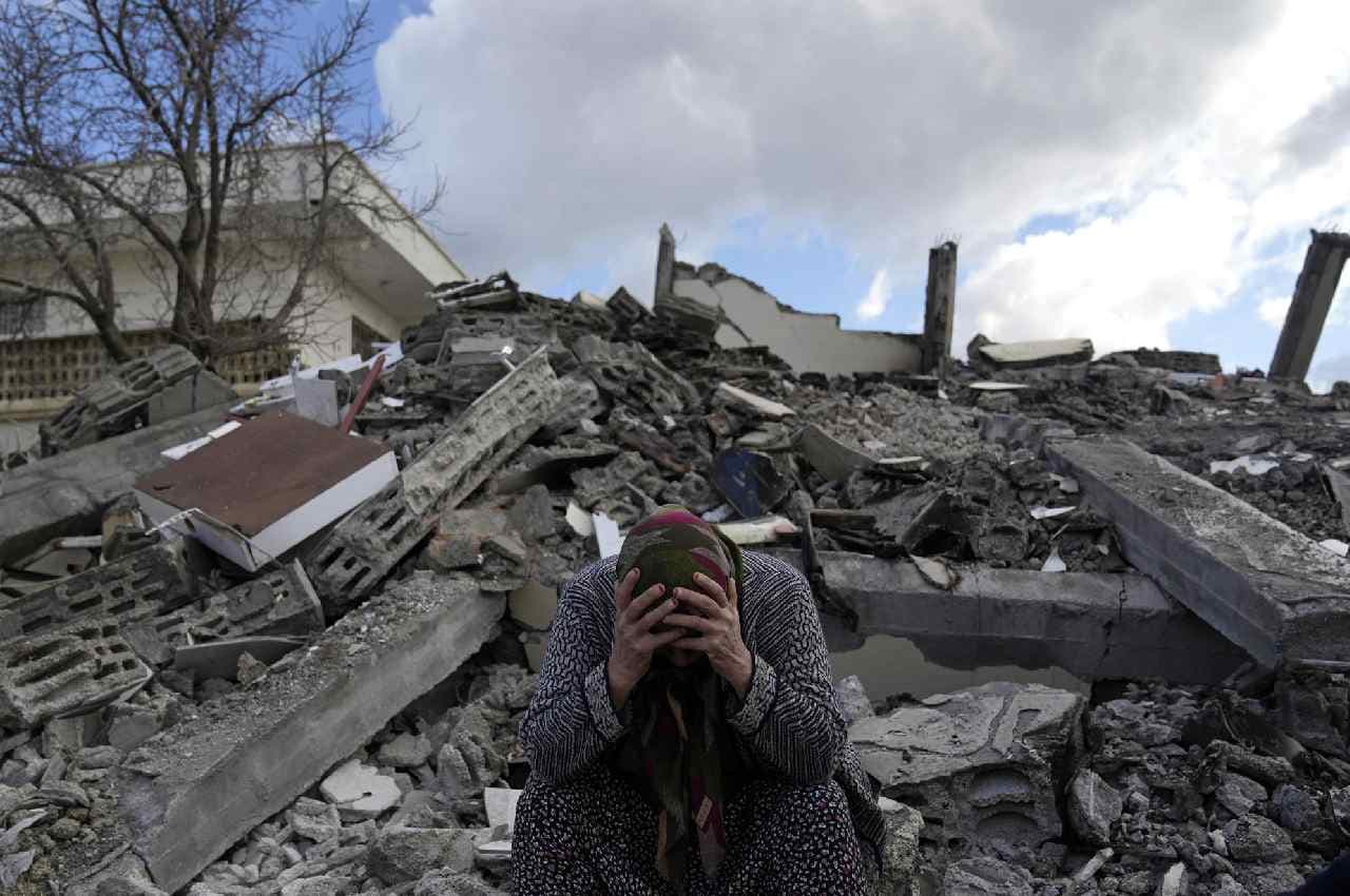 Turkey Syria Earthquakes Photos: विनाशकारी भूकंप ने तुर्की का किया ऐसा हाल, तस्वीरें देख रो पड़ेंगे आप