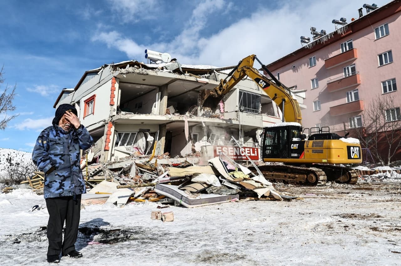 Turkey-Syria Earthquakes: 11 हजार पार हुई मरने वालों की संख्या, बर्फबारी और बारिश से बचाव कार्य हो रहा प्रभावित