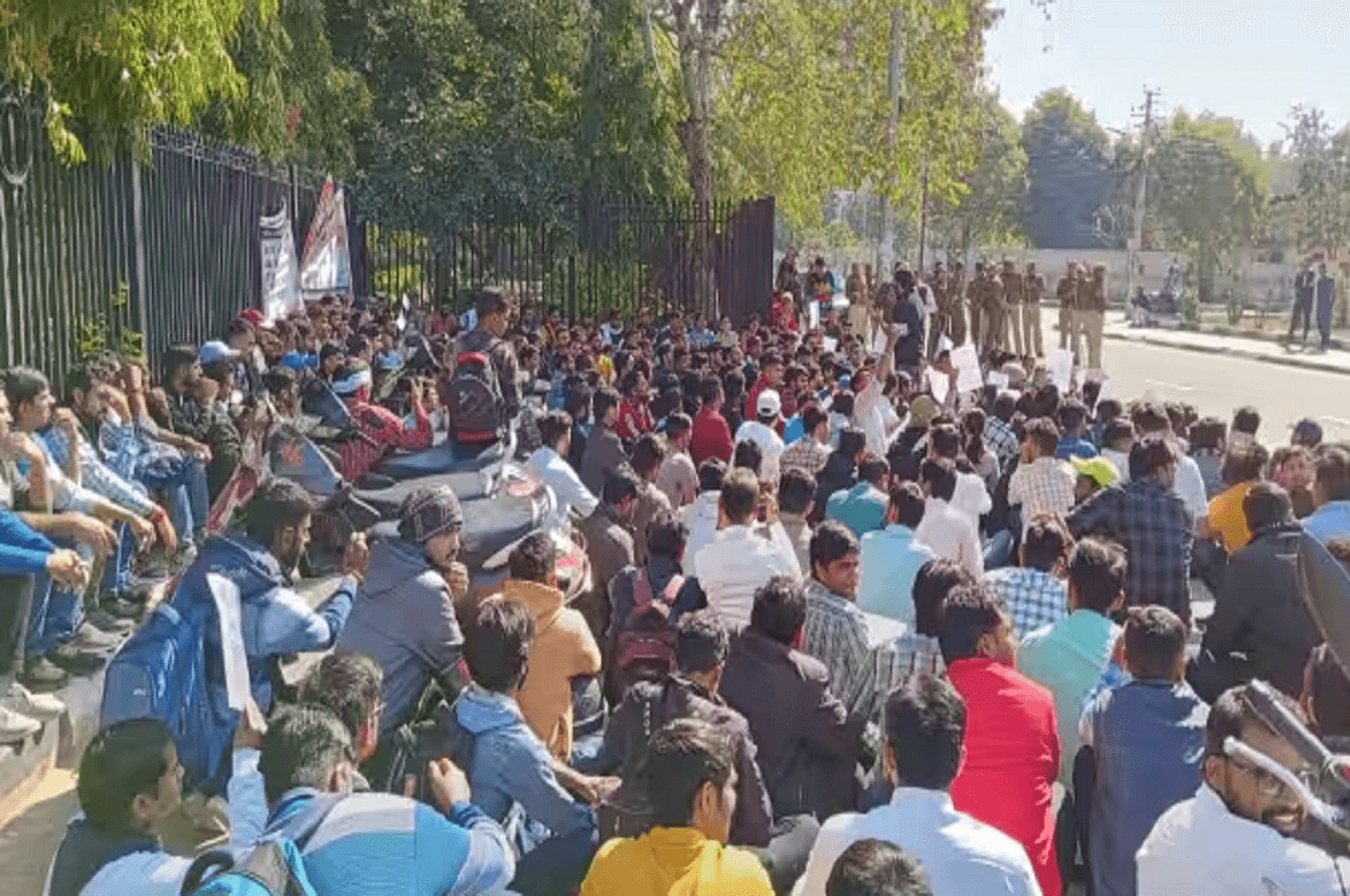 Upen Yadav: जयपुर में बेरोजगारों का धरना प्रदर्शन, मंगलवार को अजमेर में किया था घेराव