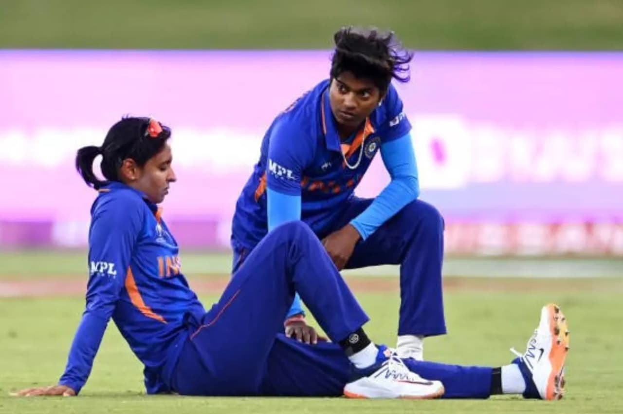 Women's T20 WC, IND vs AUS: मुश्किल में टीम इंडिया, कप्तान हरमनप्रीत कौर और पूजा वस्त्राकर बीमार, सेमीफाइनल में खेलने की संभावना कम