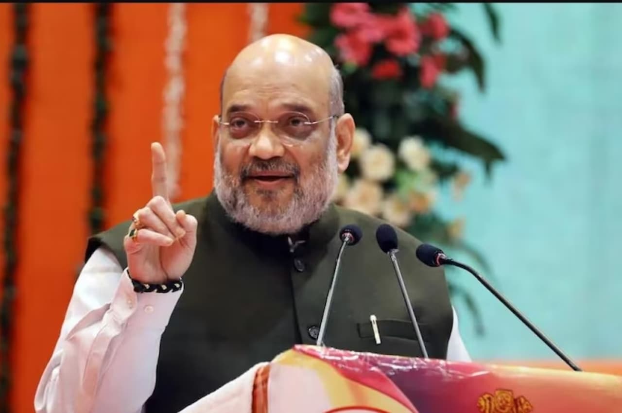गृहमंत्री अमित शाह ने चुनाव आयोग के फैसले की सराहना की, उद्धव ठाकरे पर किया कटाक्ष