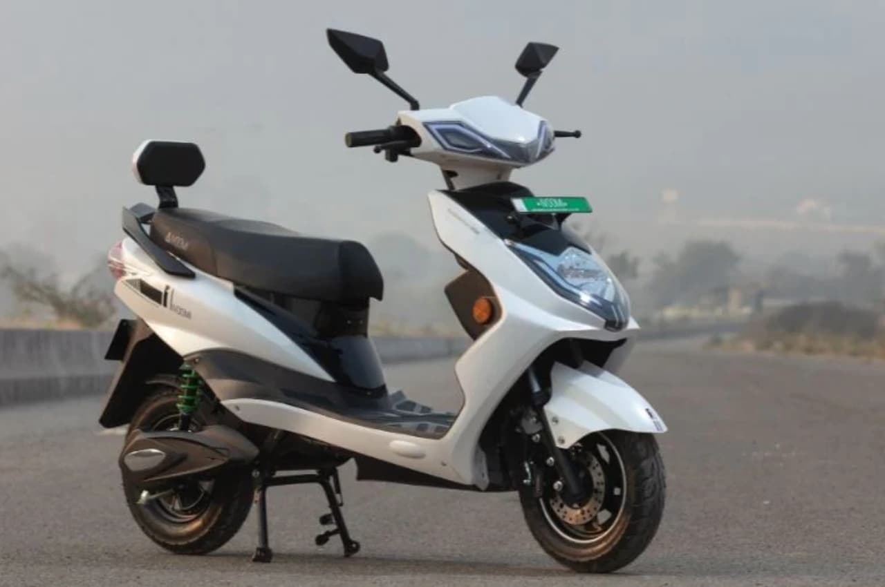 सिंगल चार्ज में चलता है 240 KM, इस EV स्कूटर की कीमत बस इतनी सी