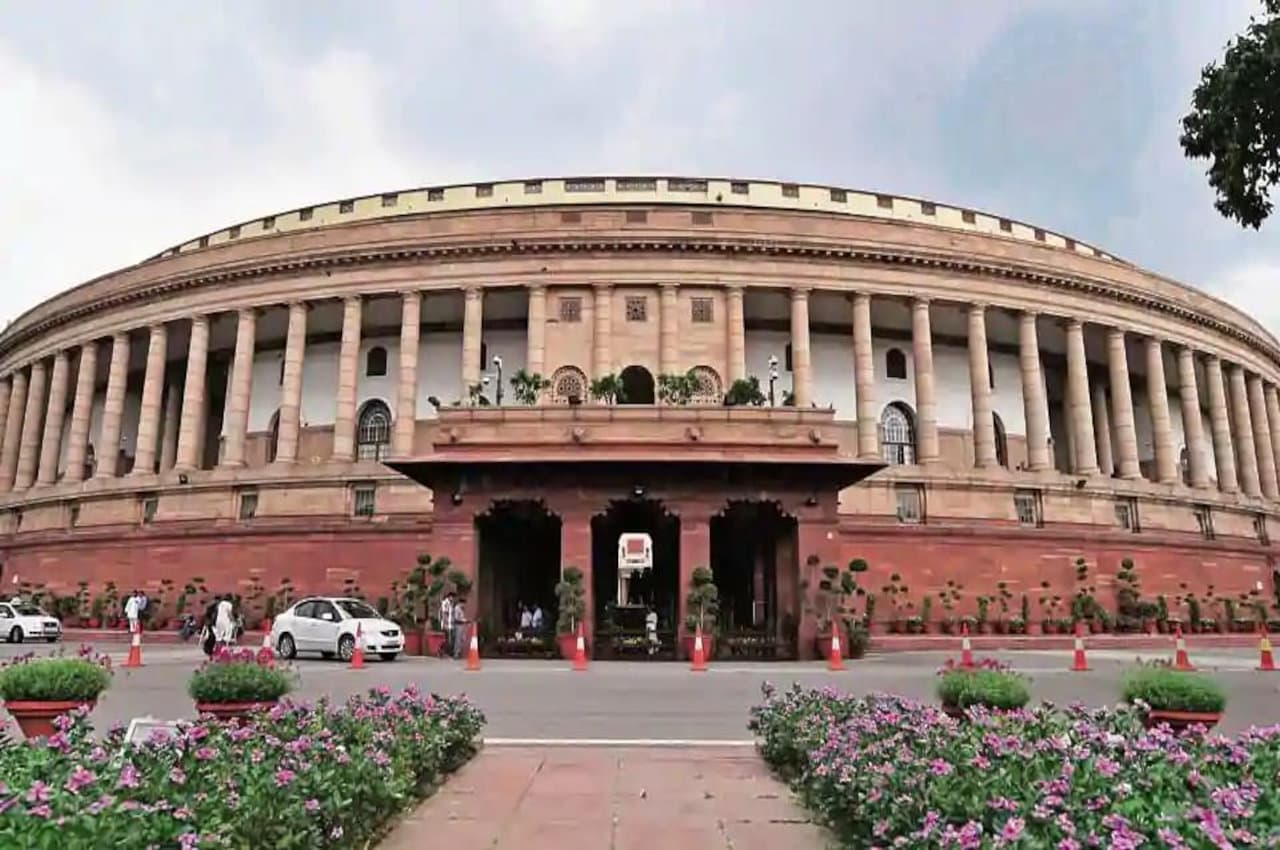 संसद में हंगामे के बीच पक्ष-विपक्ष की दिखी एकता, सदन से आई लोकतंत्र की सबसे खूबसूरत तस्वीर