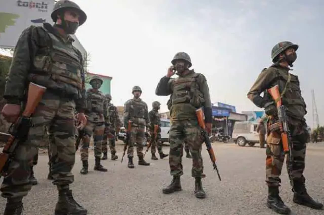 Jammu &amp; Kashmir: श्रीनगर से लश्कर-ए-तैयबा आतंकियों के तीन 'मददगार' गिरफ्तार, रची थी बड़ी साजिश