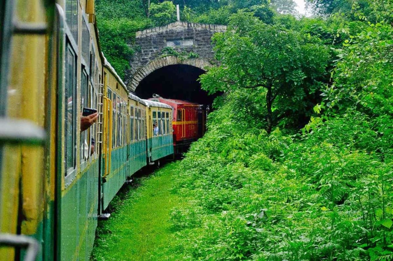 IRCTC Latest News: भारतीय रेलवे ने दिल्ली से इन शहरों के लिए शुरू की समर स्पेशल ट्रेनें, रूट और टाइमिंग चेक करें